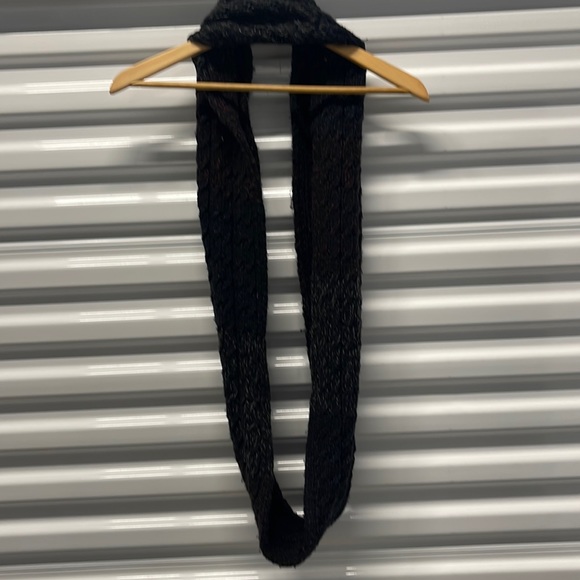 Scarf - Picture 1 of 2